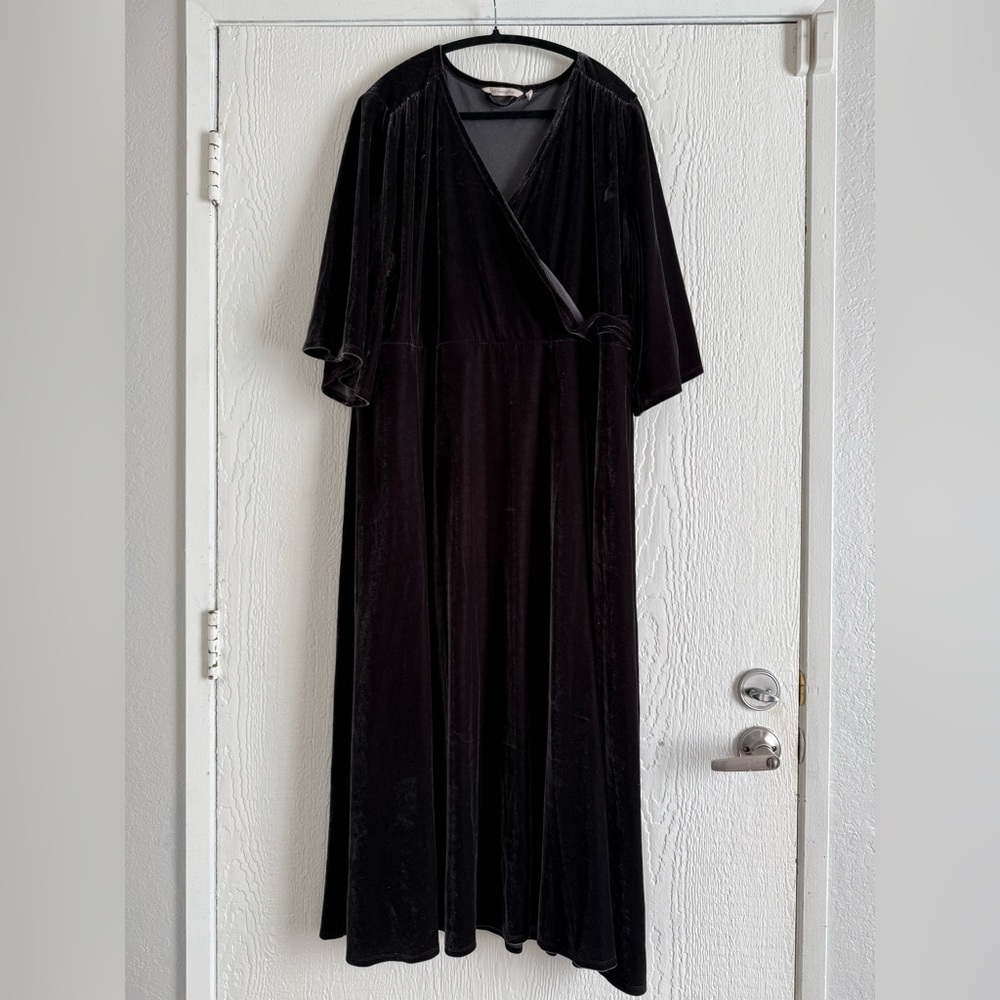 Soft Surrounding Velvet Maxi Dress V-Neck Bell Sleeves Elegant Evening Gown - Picture 4 of 12